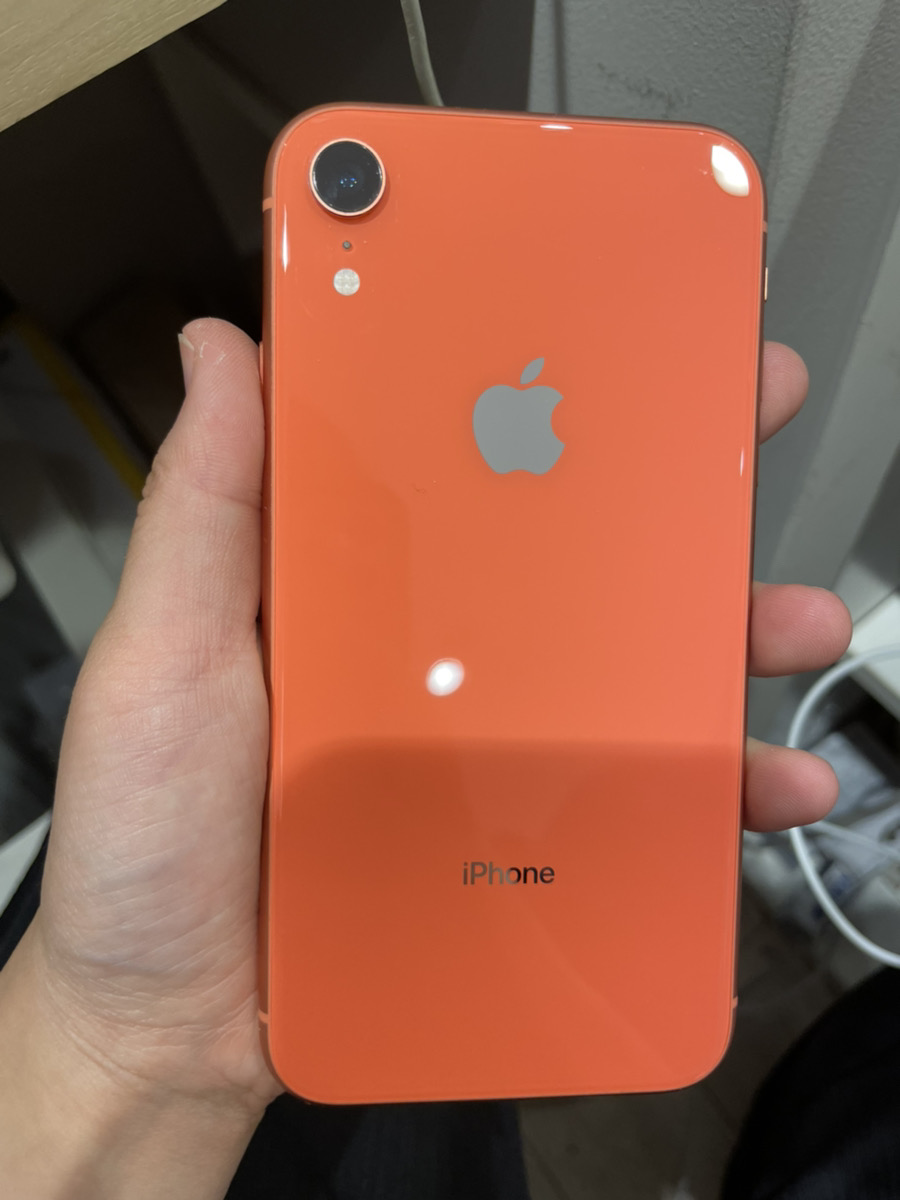 iPhoneXR   64GB   コーラル　AppleSIMフリー　　　中古本体のみ　液晶不良、タッチ不良、画面に傷