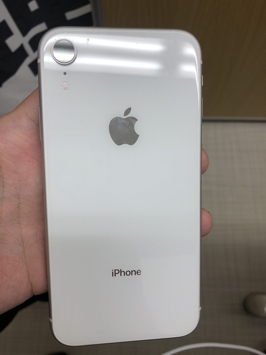iPhoneXR   128GB  ホワイト  SB○  SIM解除品　中古本体・箱あり　フレーム傷あり　