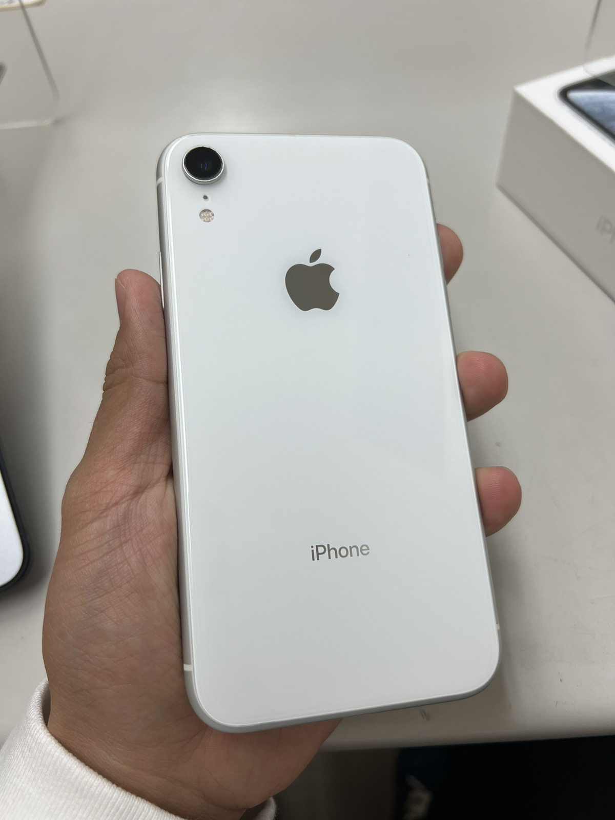 iPhoneXR  64GB  ホワイト  ドコモ○  SIM解除品　中古本体・箱付属品フルセット