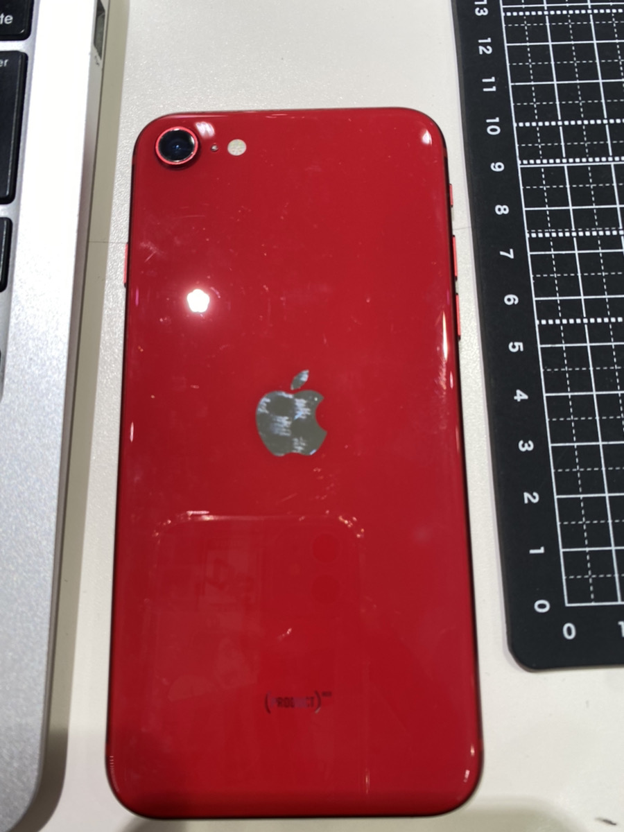 iPhoneSE 2   64GB   レッド   AppleSIMフリー　中古本体のみ　全体的に傷あり　バッテリー純正交換歴あり