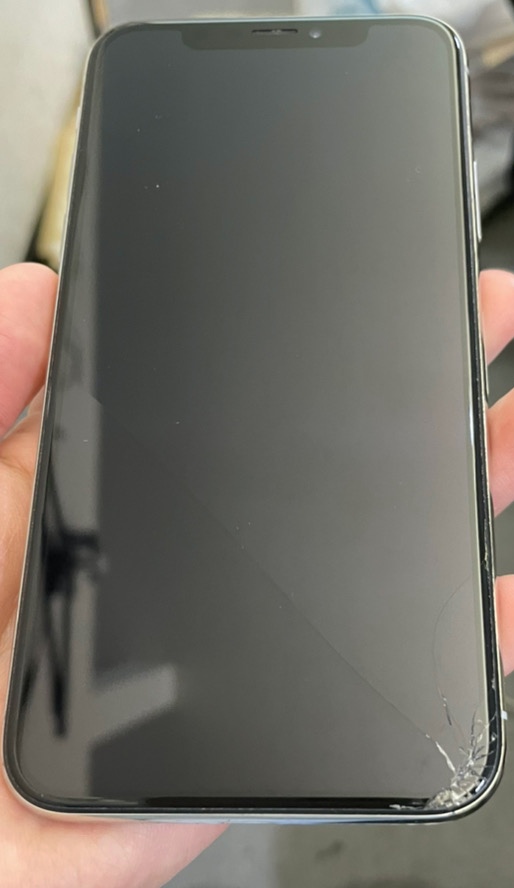 iPhoneX   64GB  グレー   SB○  SIM解除品　中古本体のみ　側面に小傷あり　画面割れあり　バッテリーサービス