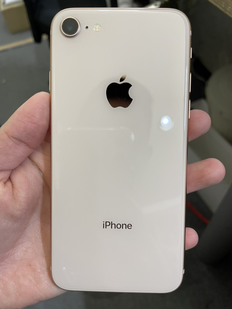 iPhone8  64GB   SB○  SIM解除品　中古本体のみ　画面、側面に小傷あり