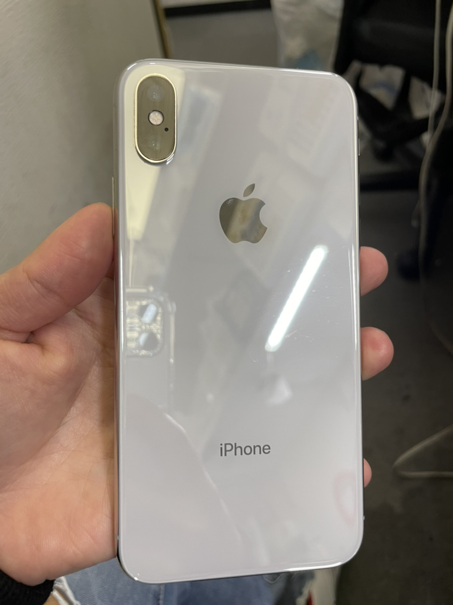 iPhoneX  256GB  シルバー　ドコモ○ SIM解除品　中古本体・箱付属品あり　画面に傷、気泡あり　側面に傷、カメラ黒点あり