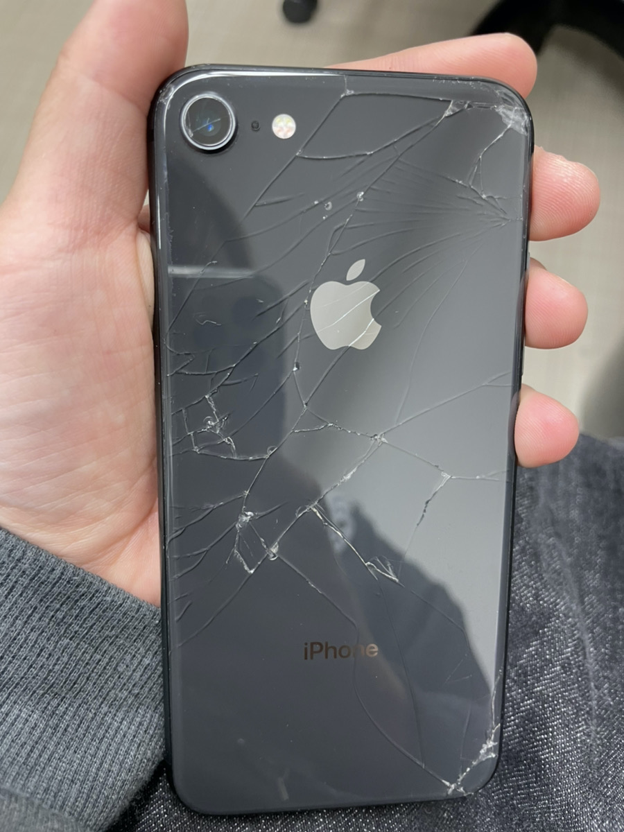iPhone8  64GB  グレー　SB△ 　SIM解除品　中古本体のみ　交換品　背面割れ、画面一部剥離あり