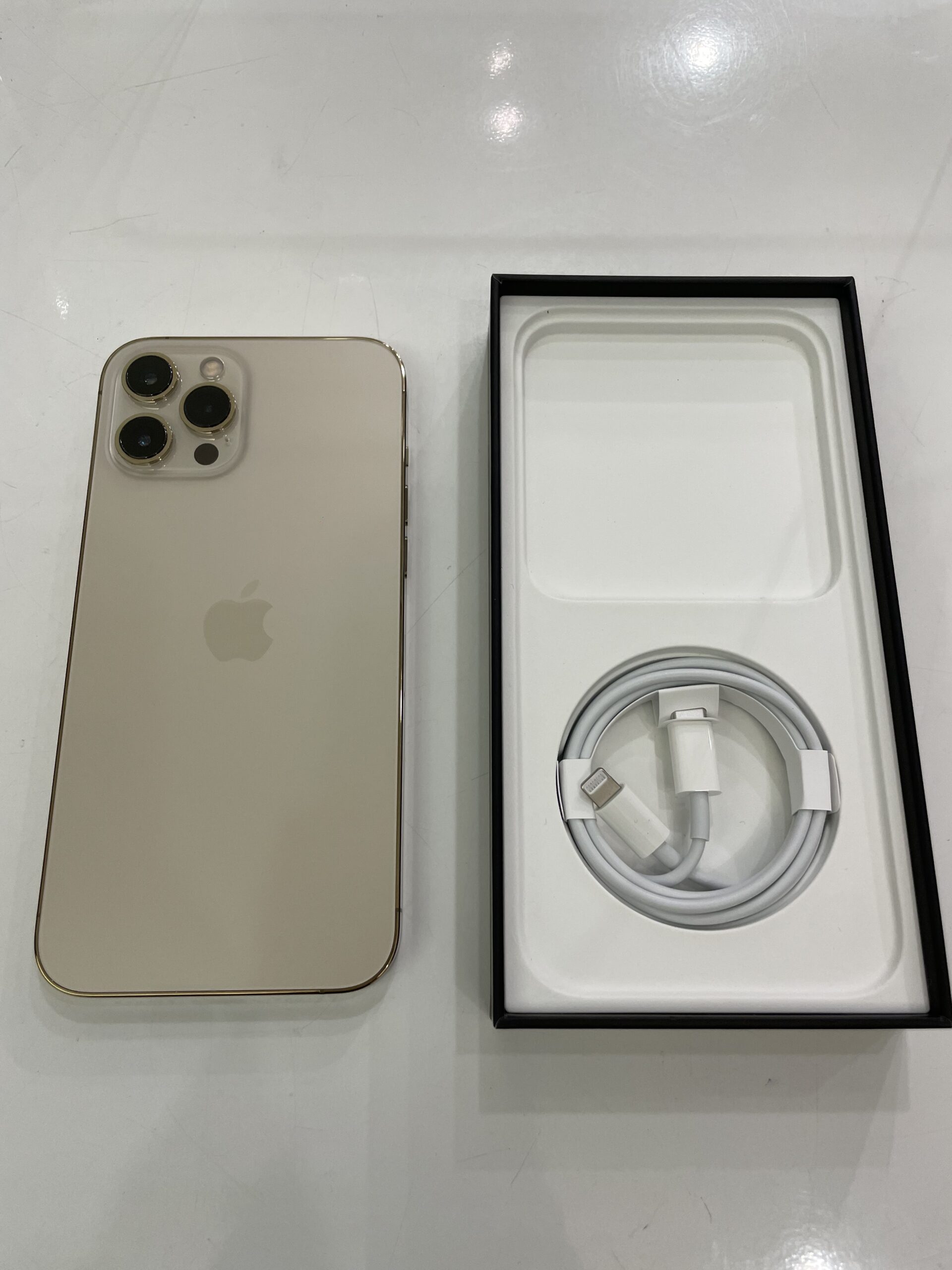 iPhone12ProMax 128GB ゴールド　AppleSIMフリー  中古品　本体、箱、付属品あり