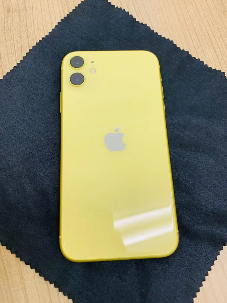 iPhone11 64GB au イエロー SIMロック解除済 中古美品