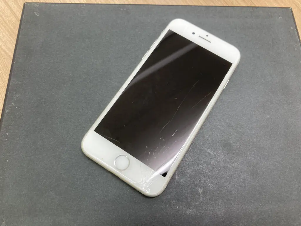 iPhone8 64GB SIMフリー 中古品(液晶割れ)【所沢店】 - スマホ