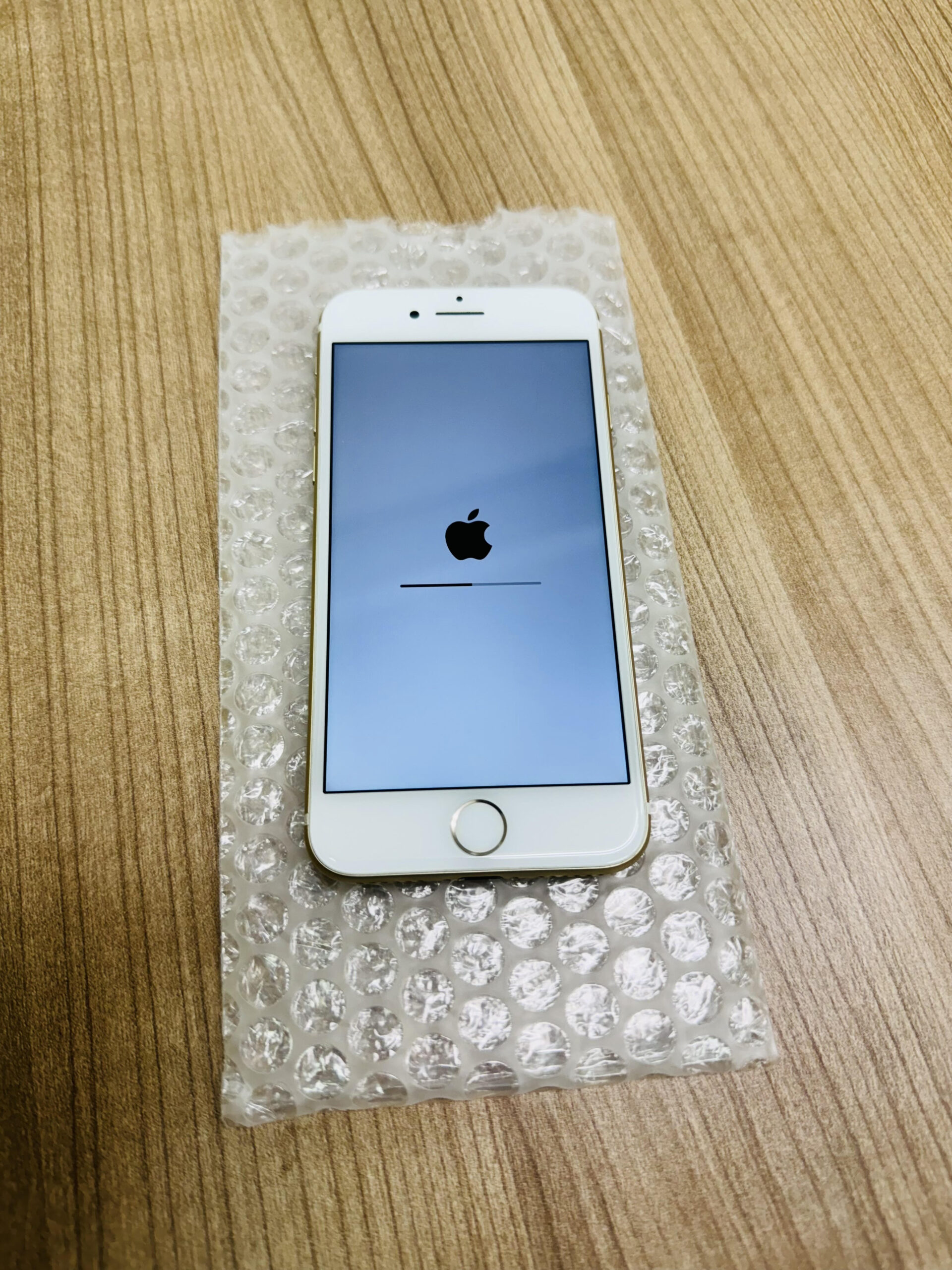 iPhone7 128GB gold AppleSIMフリー 中古品 【所沢店】