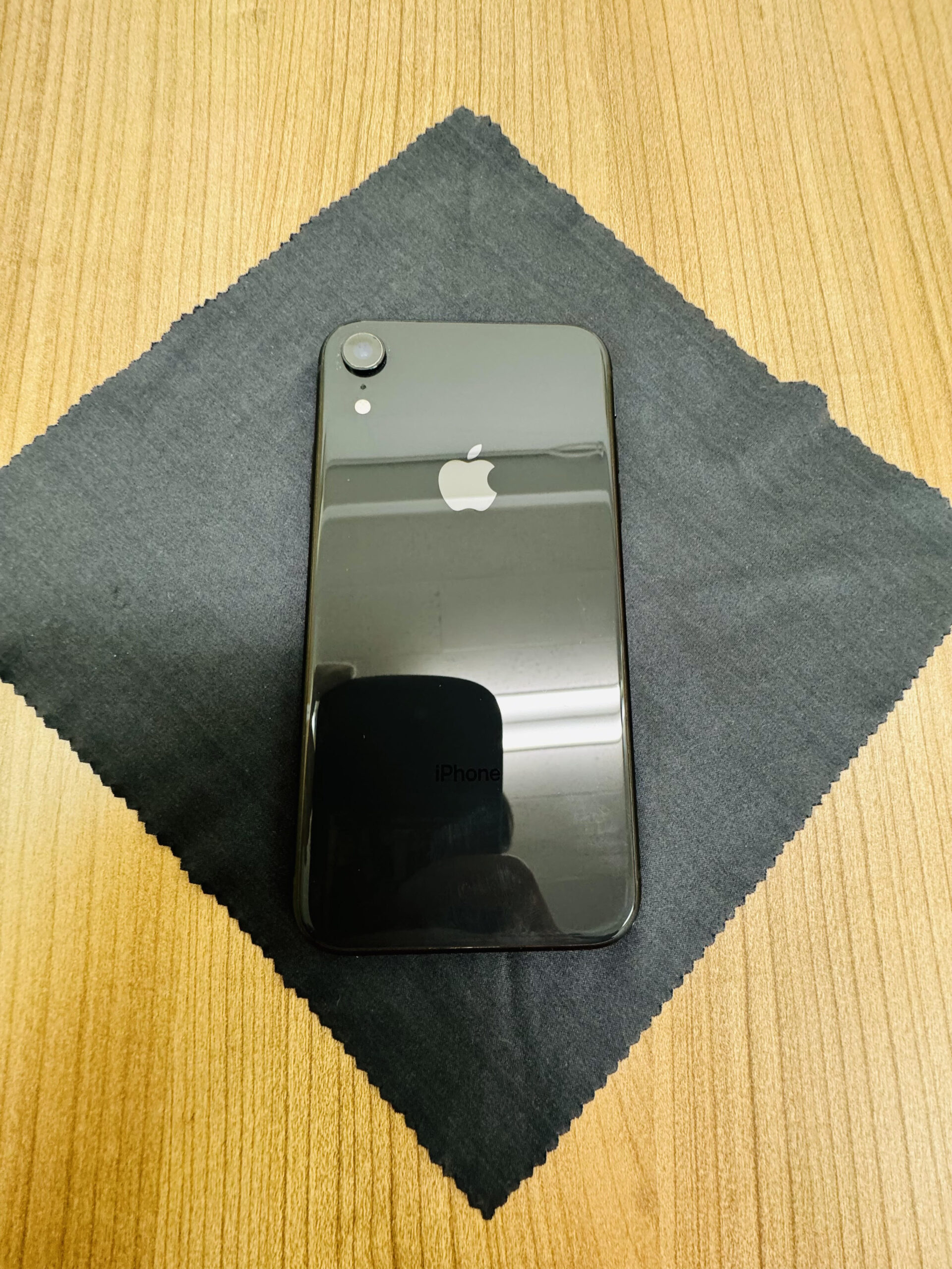 iPhoneXR 64GB black au 中古品 〇 SIMロック解除済【所沢店】