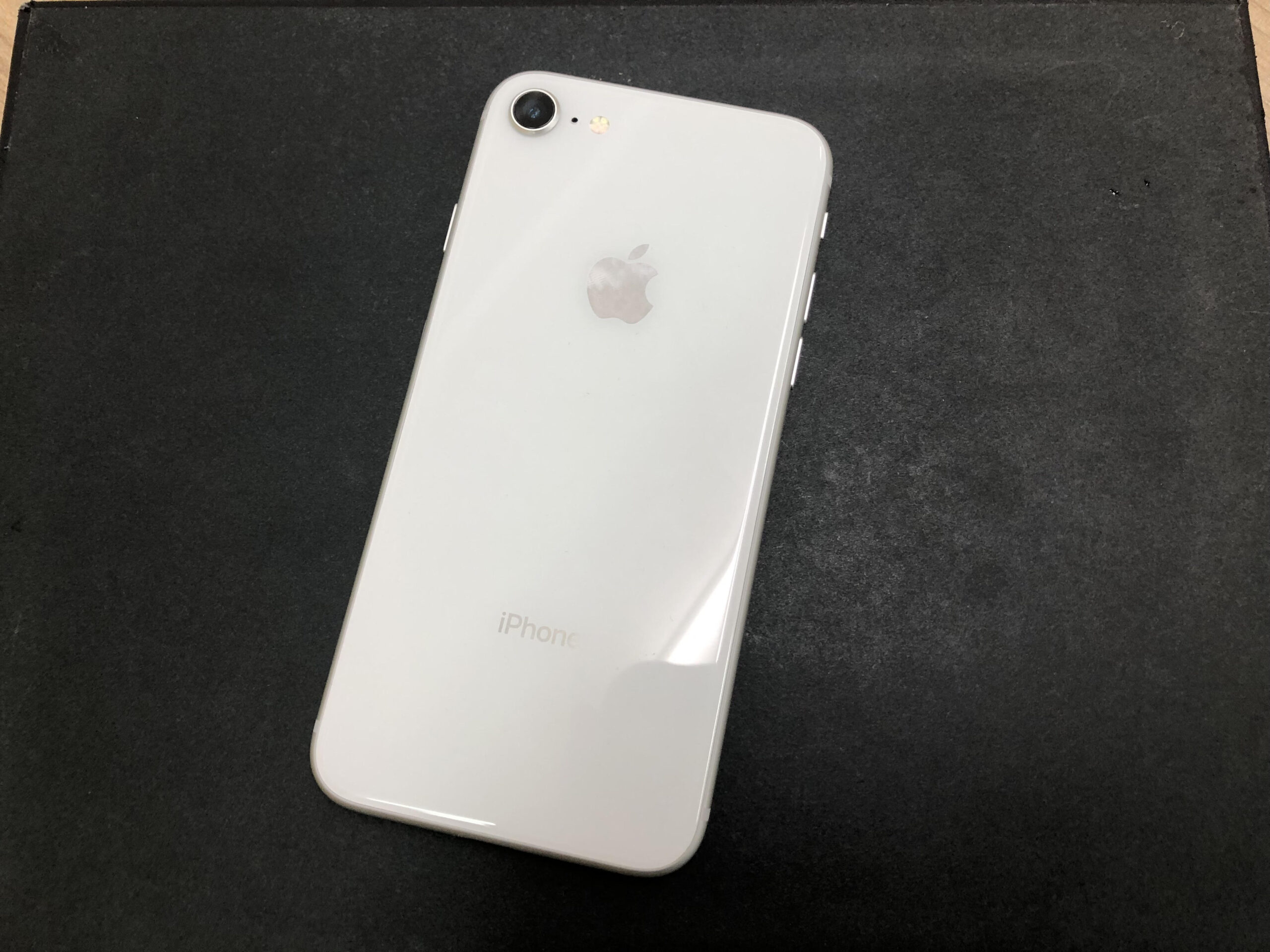 iPhone8 64GB ホワイト ドコモ〇 中古品【所沢店】