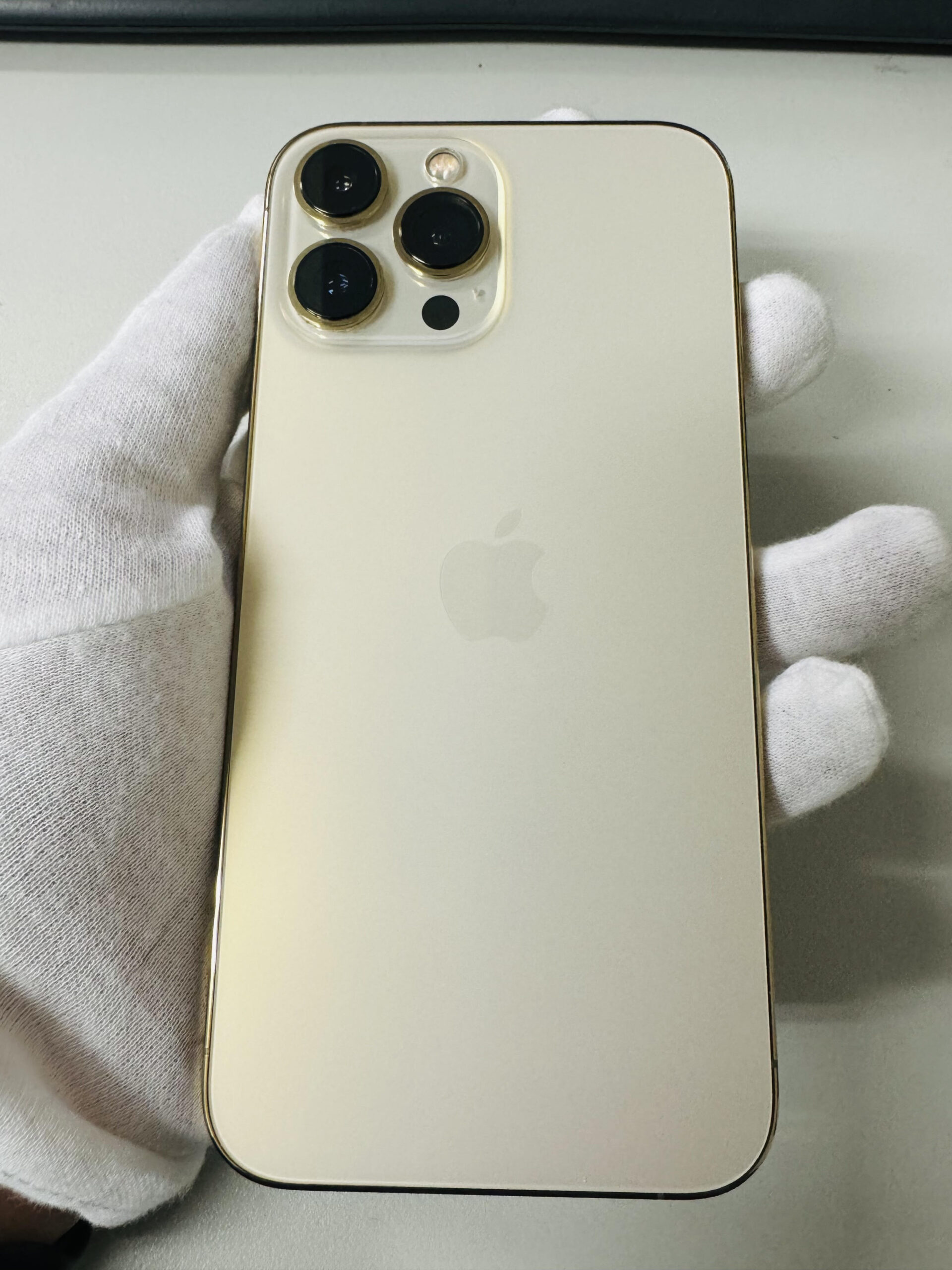 iPhone13ProMAX 256GB gold docomo 中古美品 【所沢店】