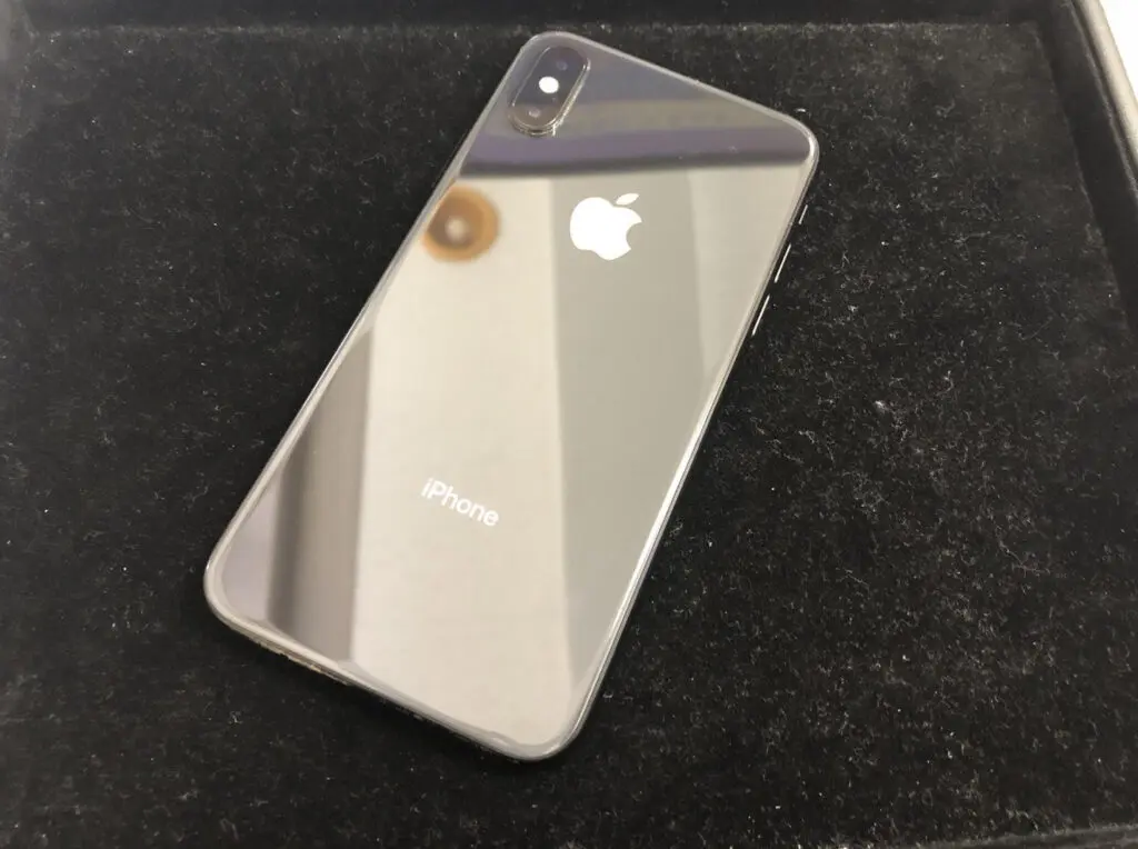 iPhone Xs Silver 眩 64 GB docomo