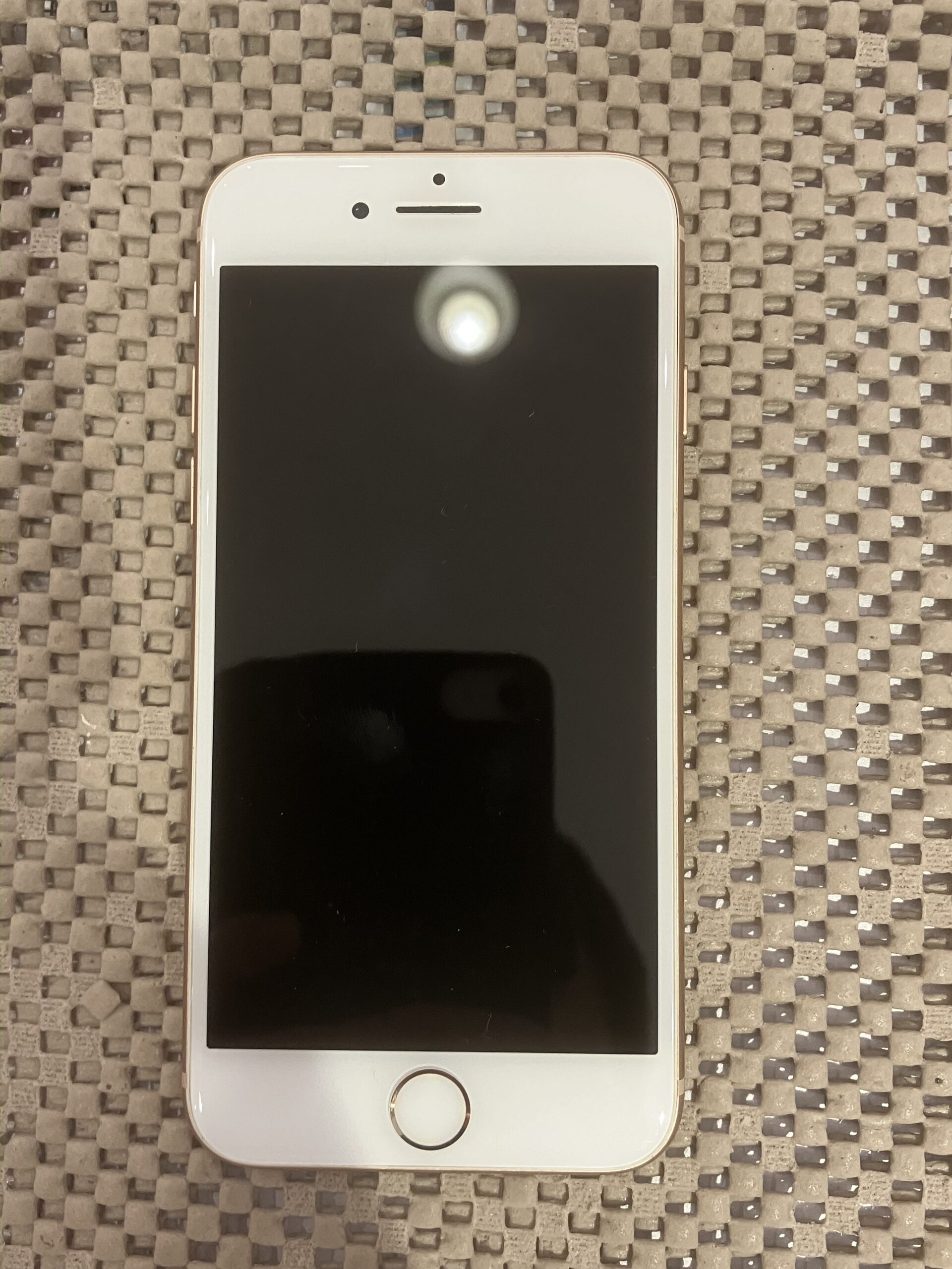 iPhone8 64GB 中古 ゴールド docomo◯ 【COCO東急プラザ蒲田店】