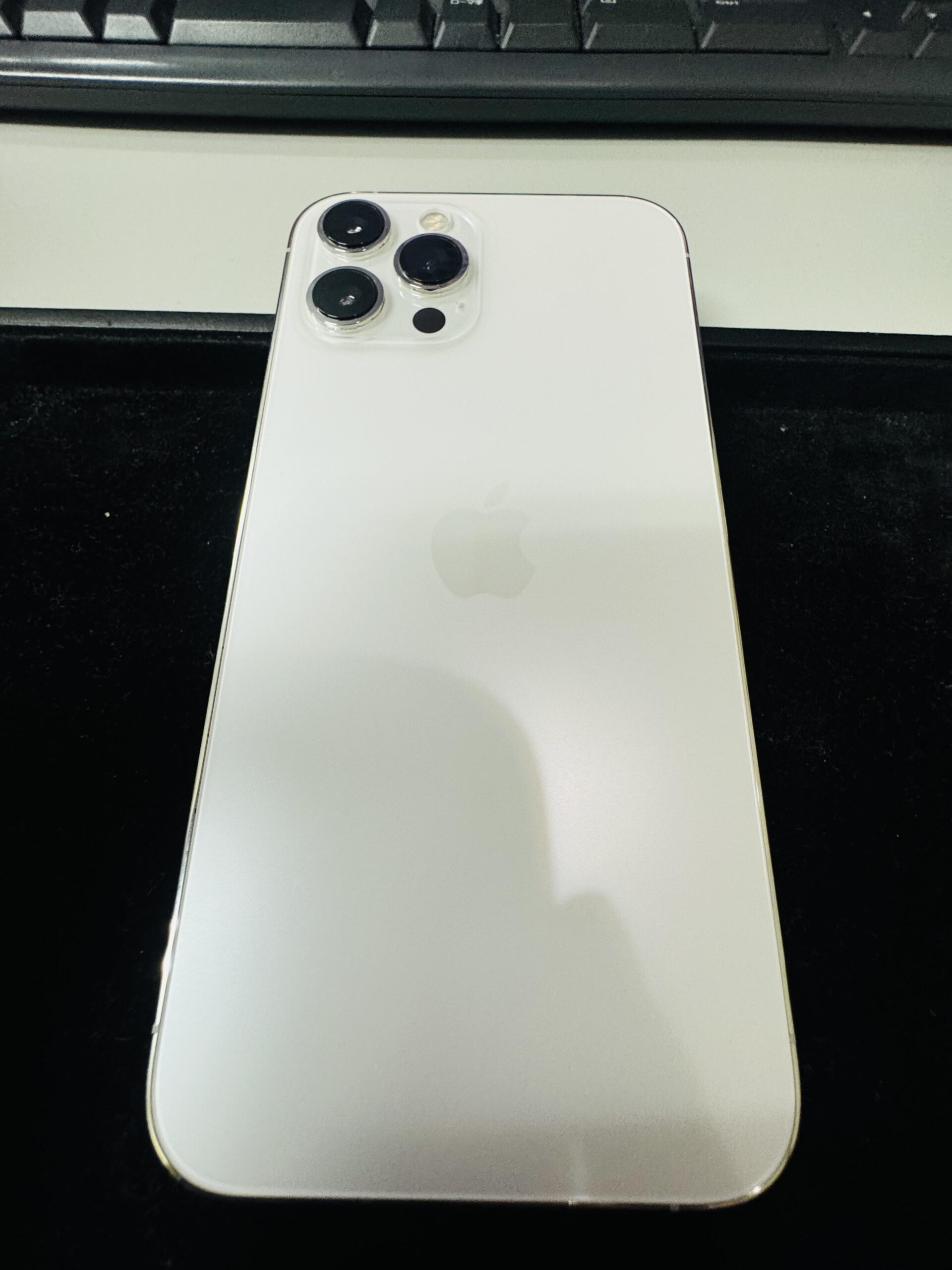 iPhone12ProMAX 256GB white au △ 中古品 【所沢店】