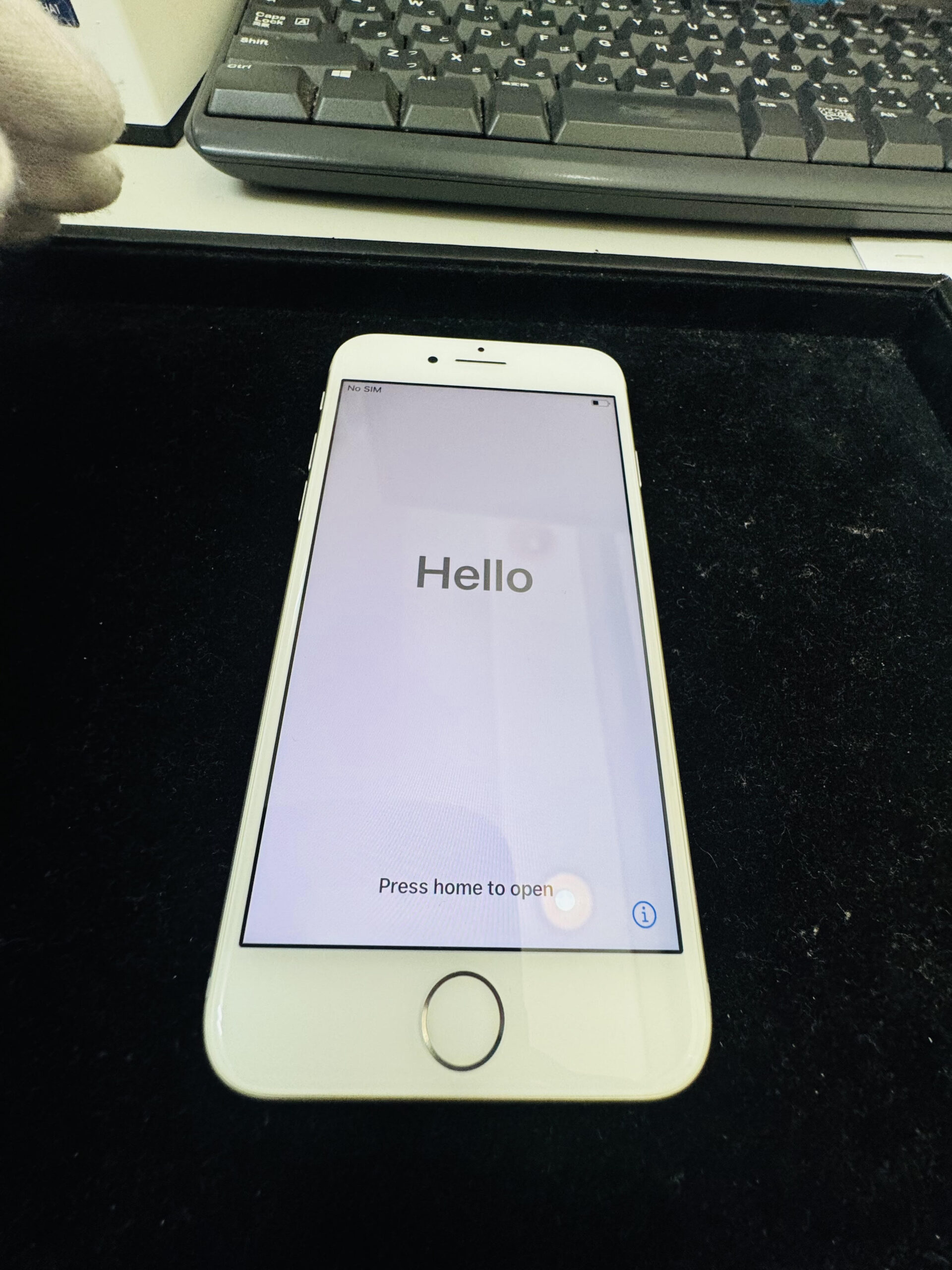 iPhone8 64GB white au 〇 中古美品 【所沢店】