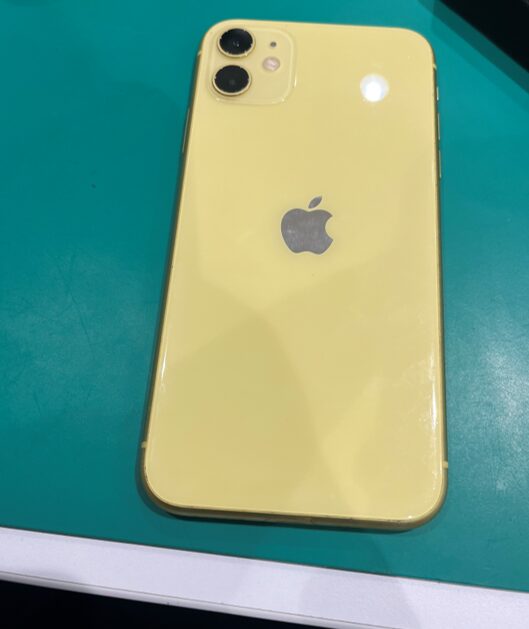 iPhone11 256GB au Cランク【戸塚モディ店】