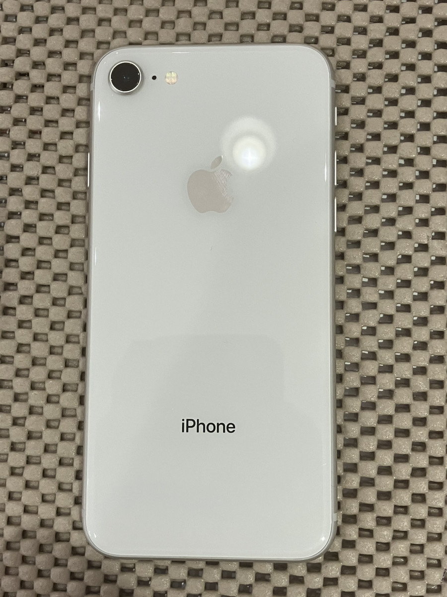 iPhone8 256GB 中古 シルバー docomo○【COCO東急プラザ蒲田店】