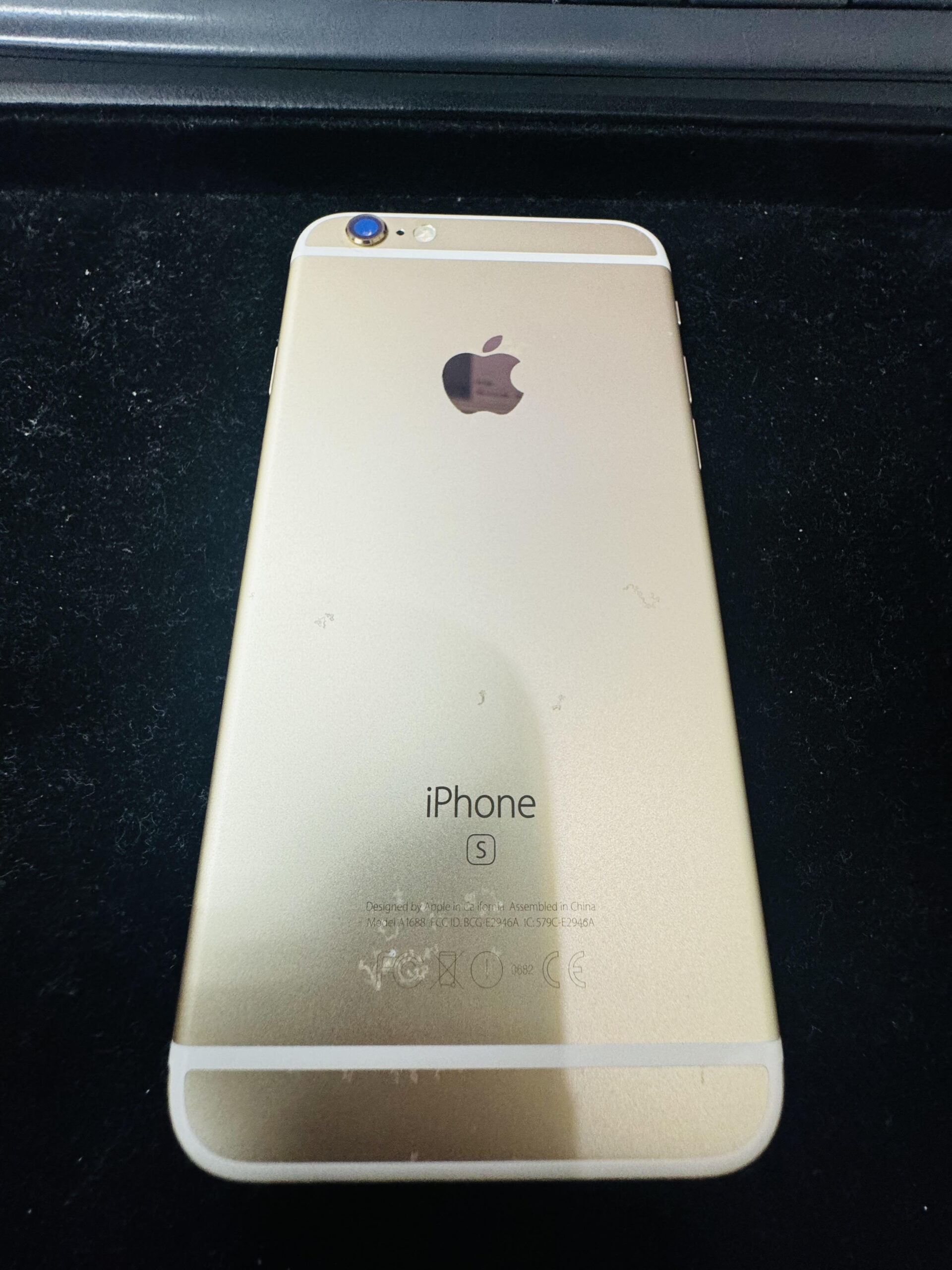 iPhone7 64GB gold Softbank 〇 中古品 【所沢店】