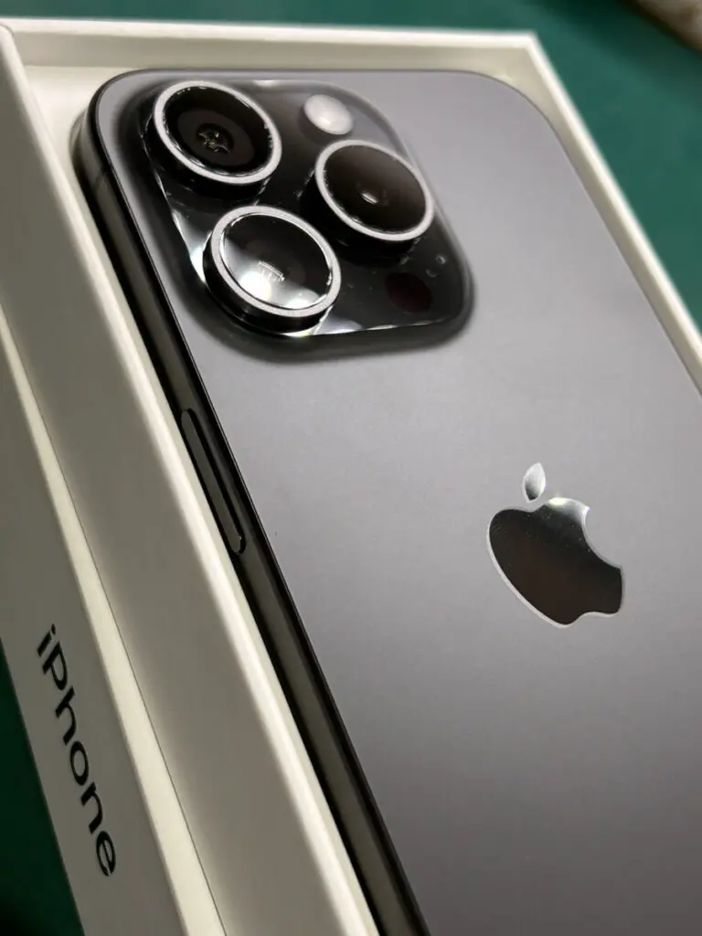 Amazon | 【整備済み品】 Apple iPhone 15 Pro 128GB ブラック