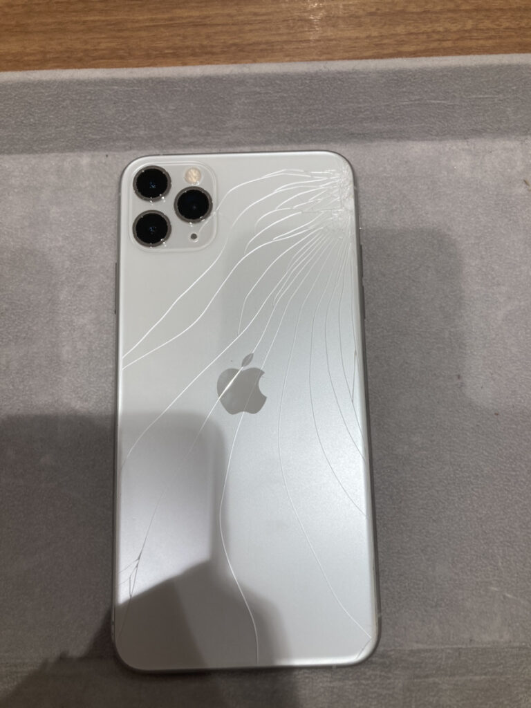 iPhone11ProMax 512GB docomo〇 SIMロックあり 中古 背面割れあり【錦糸町店】