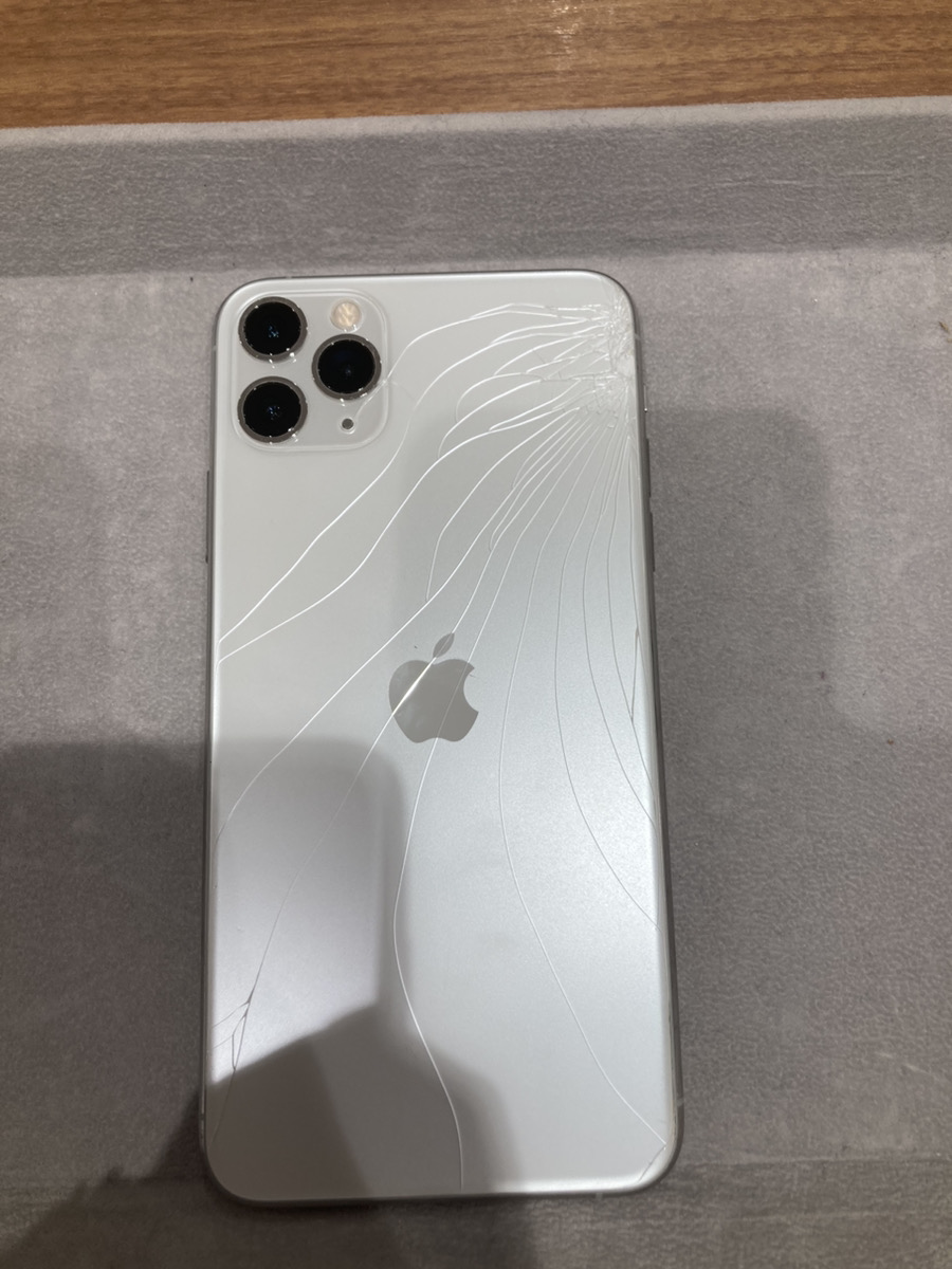 iPhone11ProMax 512GB docomo〇 SIMロックあり 中古 背面割れあり【錦糸町店】