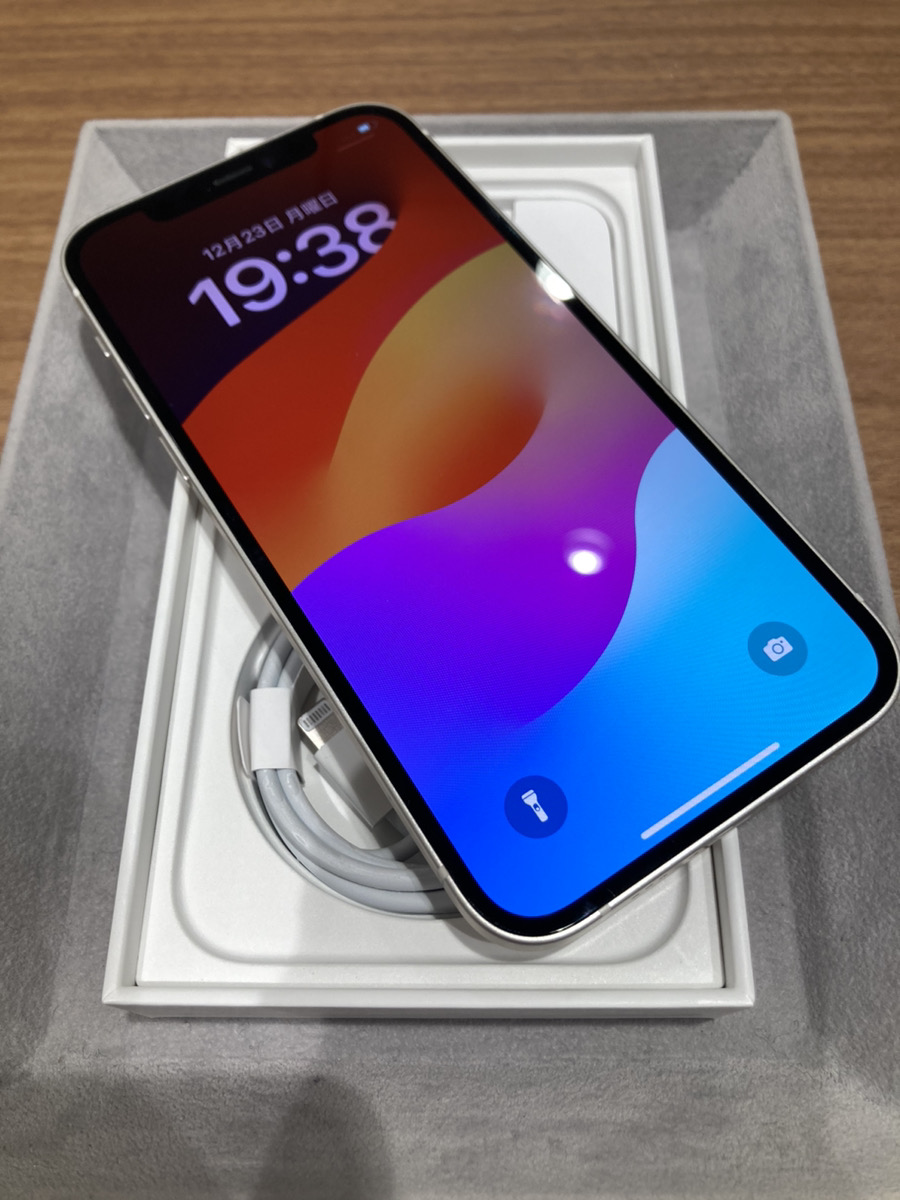 iPhone12 64GB ホワイト docomo○ 中古箱あり付属品未使用【錦糸町店】