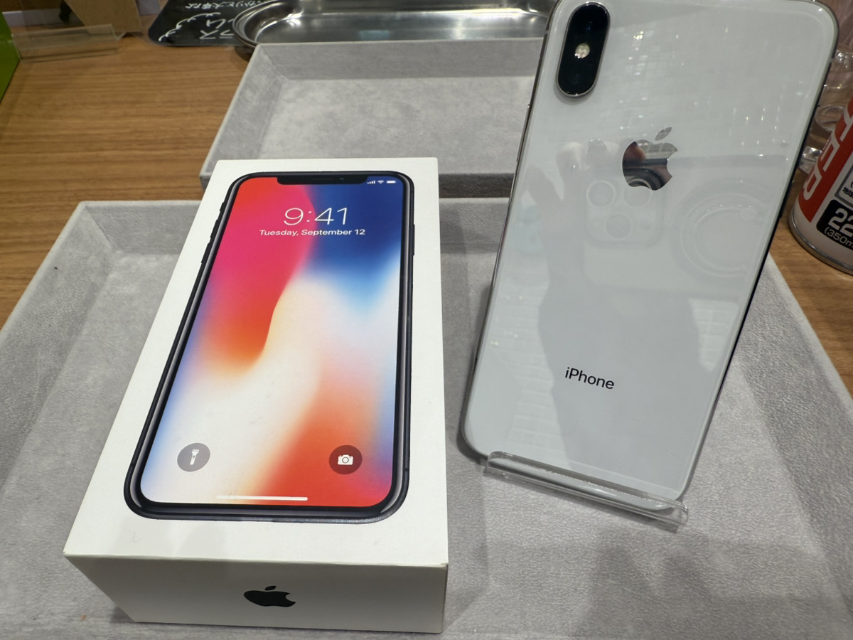 iPhoneX 64GB スペースグレイ docomo〇 SIMロックあり 箱、アダプタ、ケーブル付属(箱と端末が別の物)【錦糸町店】