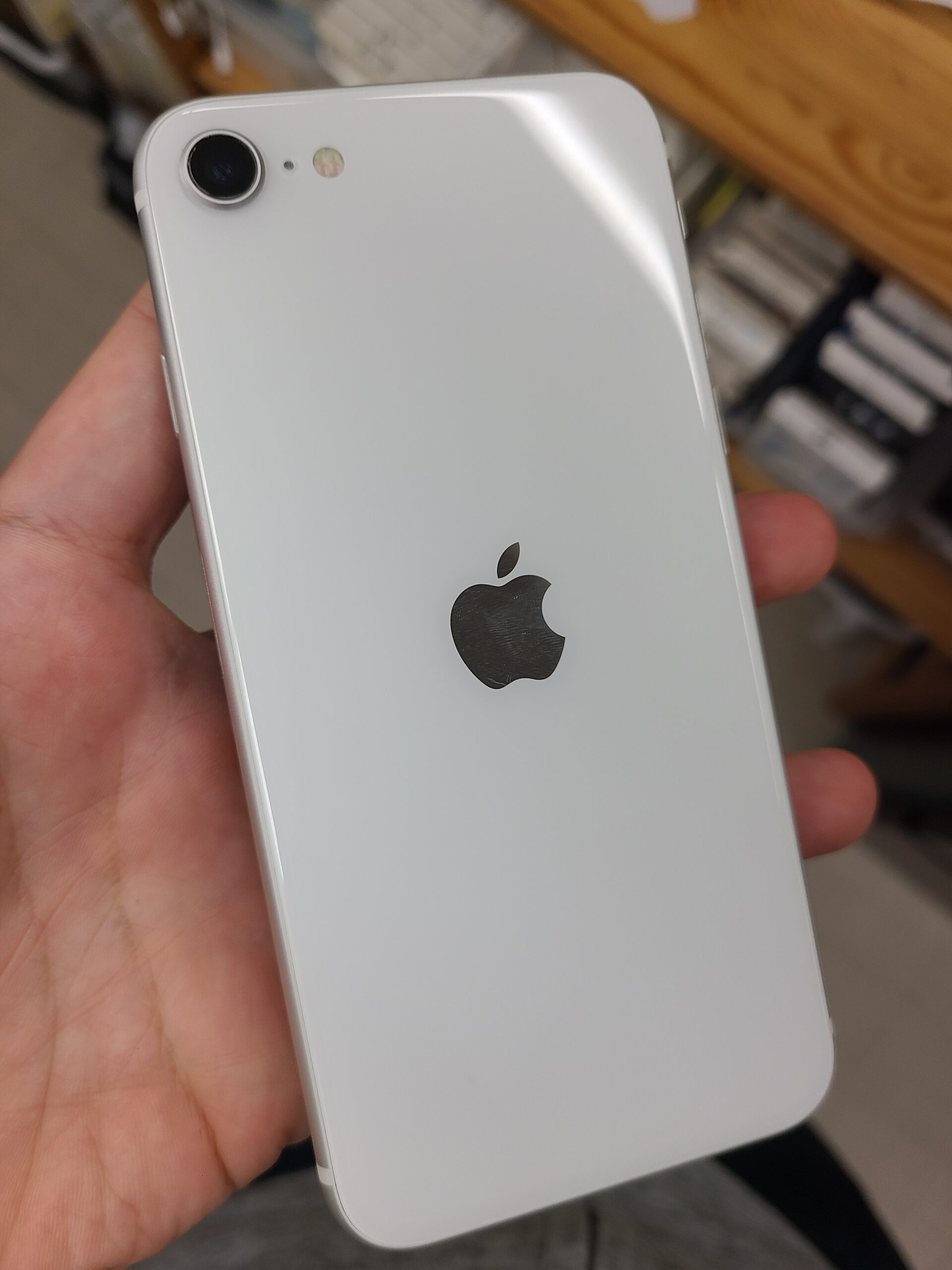 iPhoneSE3 256GB 中古 Apple SIMフリー版【新宿南口店】