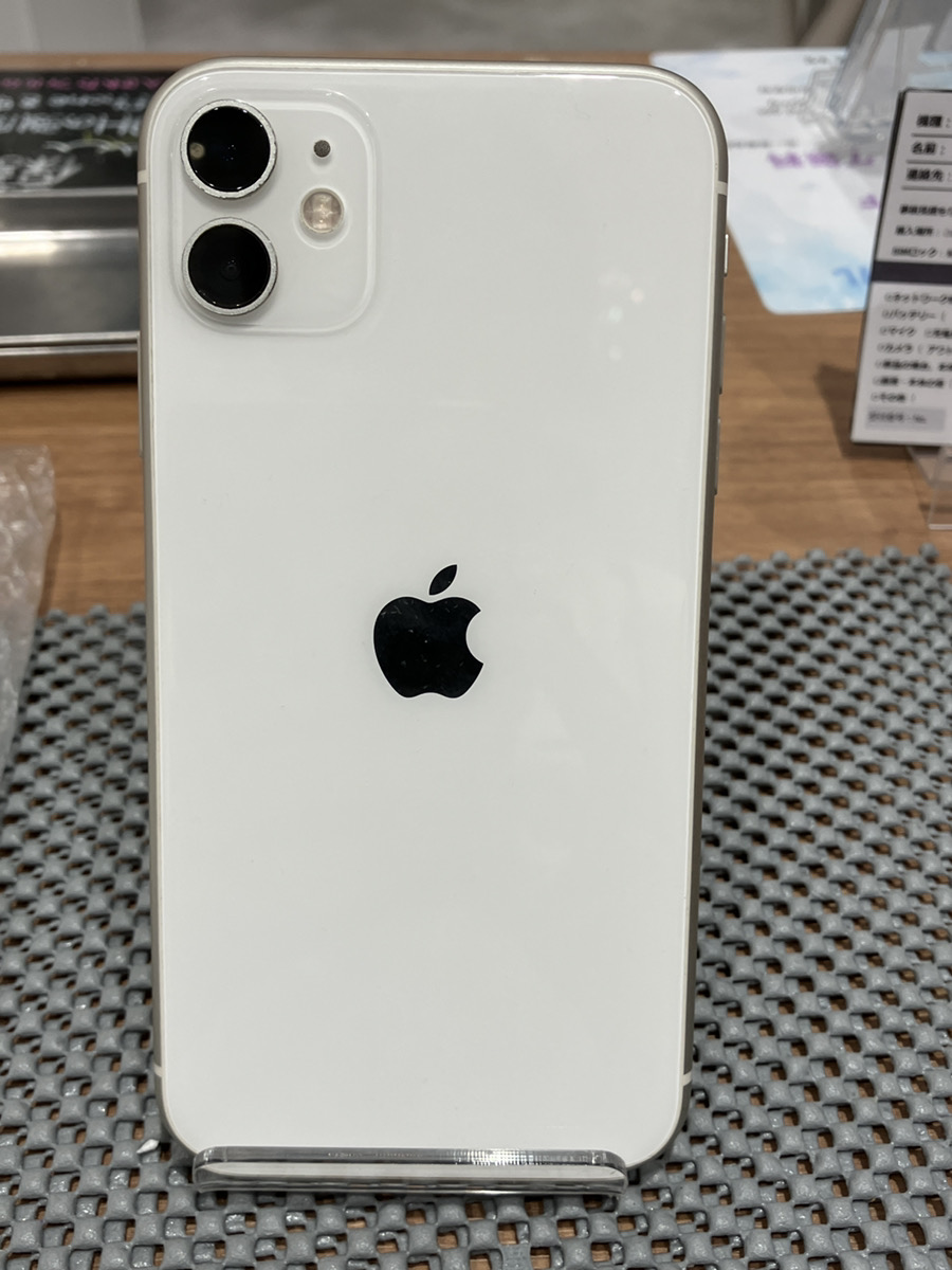 iPhone11 64GB ホワイト 中古本体のみ au○【錦糸町店】