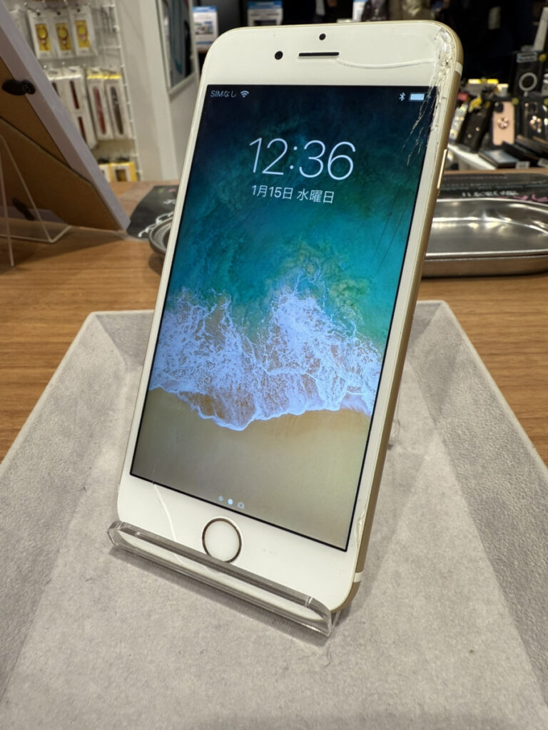 iPhone6s 64GB au〇 中古本体のみ 画面割れ欠けあり【錦糸町店】