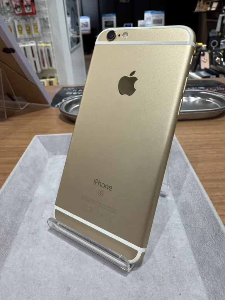 iPhone - au iPhone6s 64GB キズ多め iPhone6s 64GB au〇 中古本体のみ 画面割れ欠けあり【錦糸町店