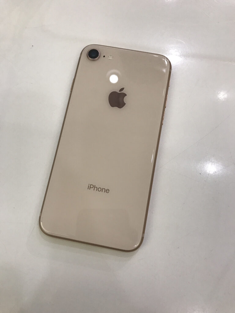 iphone iphone8 買取　新品　未開封　査定　買取　査定　川崎　スマホ　64GB　ゴールド　残債　分割　綺麗　減額　満足　iPhone修理工房　川崎日航店　日航ホテル　買取　買取クイック　docomo Softbank　KDDI　au　中古品　黒点　傷　カメラモード　写真　レンズ　サービス　バッテリー　劣化　ホワイトスポット　下取り