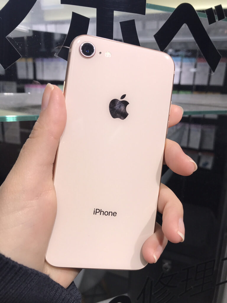 iphone iphone8 買取　新品　未開封　査定　買取　査定　川崎　スマホ　64GB　ゴールド　残債　分割　綺麗　減額　満足　iPhone修理工房　川崎日航店　日航ホテル　買取　買取クイック　docomo Softbank　KDDI　au　中古品　黒点　傷　カメラモード　写真　レンズ　サービス　バッテリー　劣化　ホワイトスポット　下取り