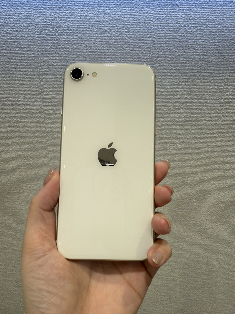 iPhoneSE3 64GB ホワイト docomo△ 中古【横浜ビブレ店】