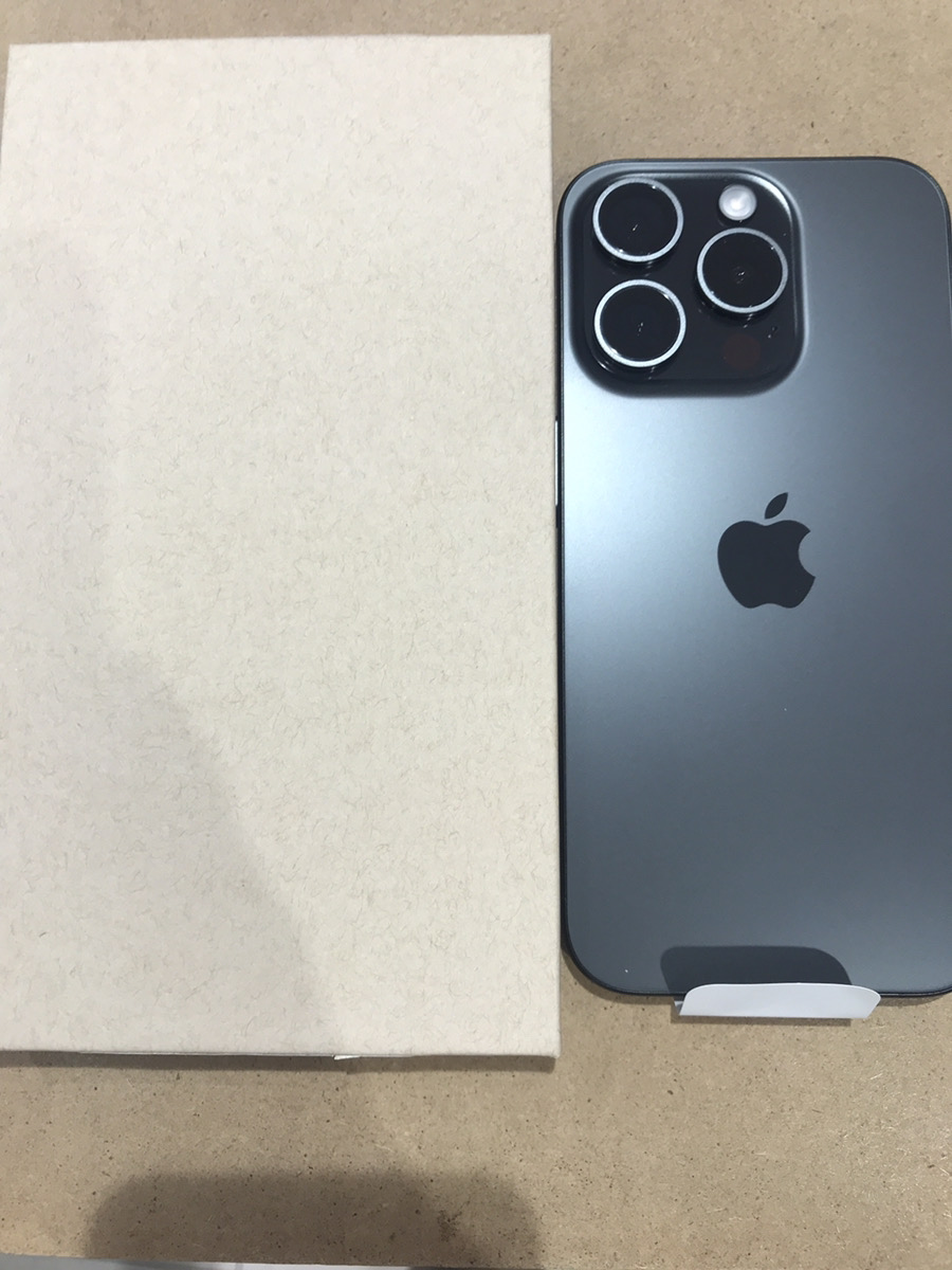 iPhone15Pro 256GB ブラック 本体のみ au○【COCO東急プラザ蒲田店】