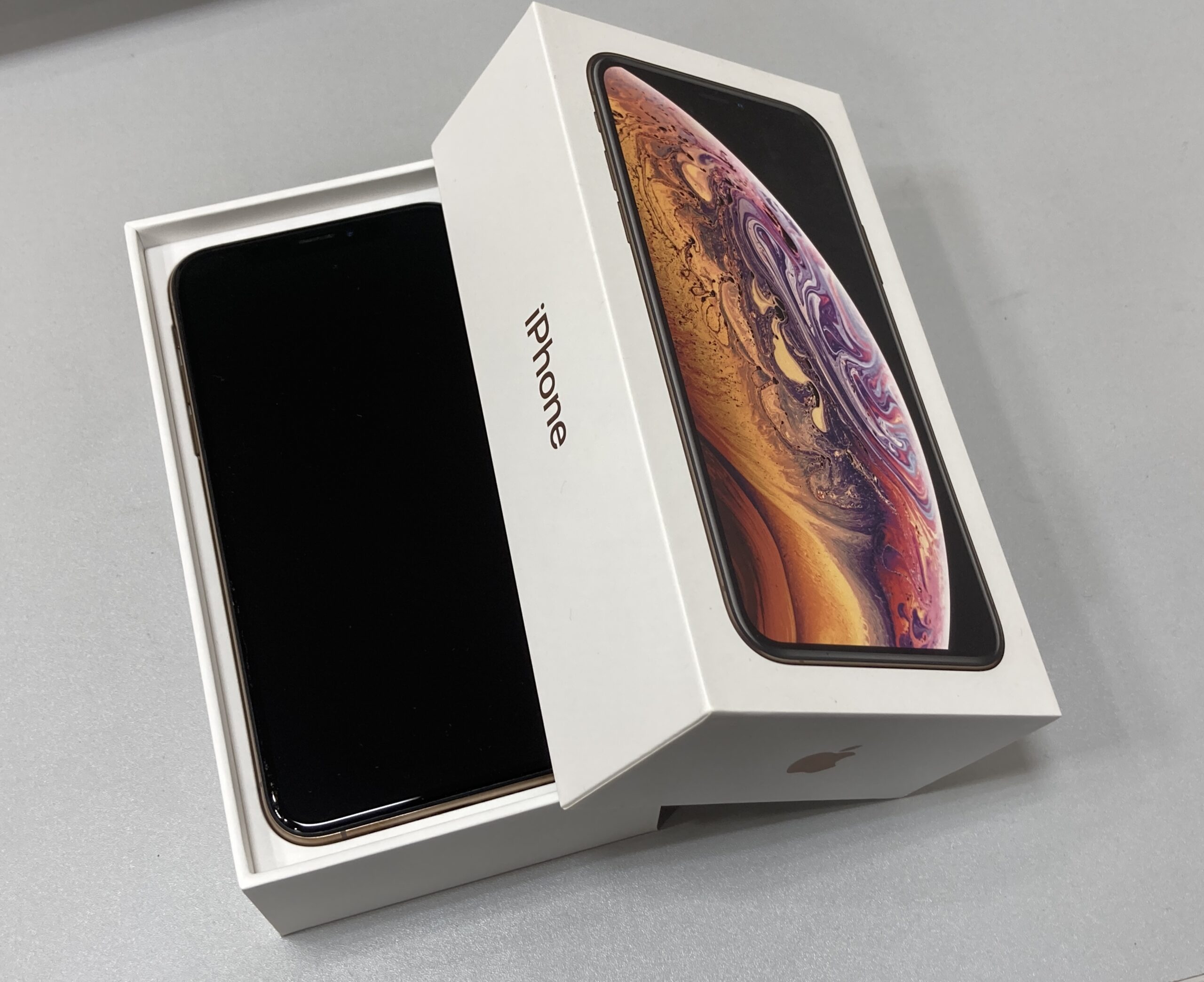 iPhoneXs 256GB 中古 au○ SIMロックなし【平塚店】