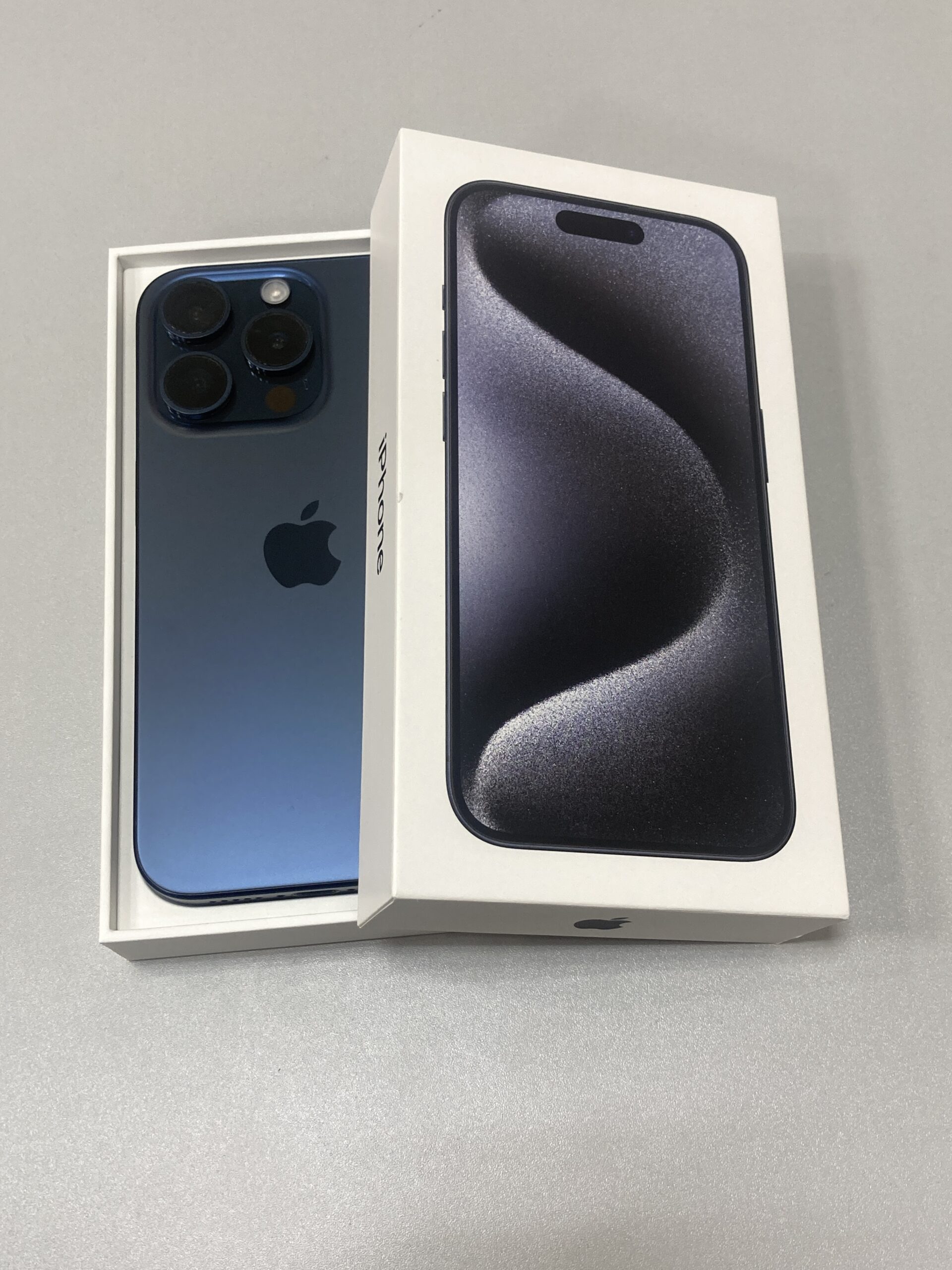 iPhone15Pro 256GB Rakuten○ SIMロックなし 【平塚店】
