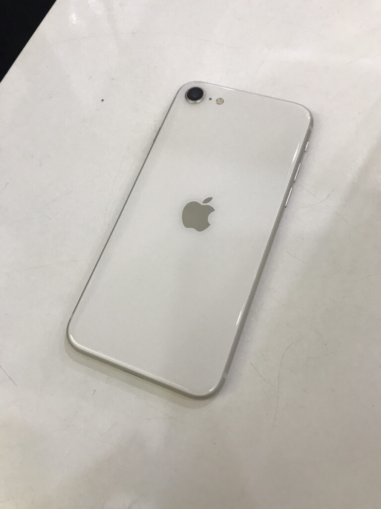iphone iphoneSE3 第三世代　買取　新品　未開封　査定　買取　査定　川崎　スマホ　128GB　ブルー　シルバー　残債　分割　綺麗　減額　満足　iPhone修理工房　川崎日航店　日航ホテル　買取　買取クイック　docomo Softbank　KDDI　au　中古品　黒点　傷　カメラモード　写真　レンズ　サービス　バッテリー　劣化　美品　スターライト　本体のみ