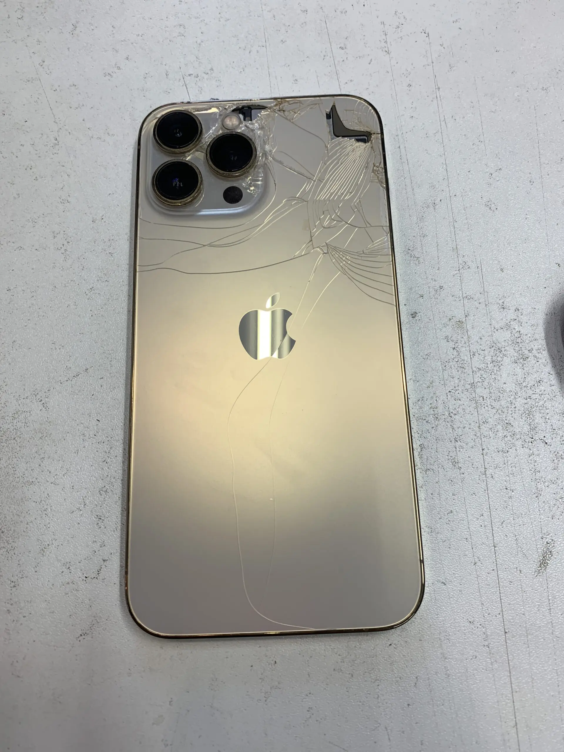 【大幅値下げ】iPhone13promax 本体 Amazon | 【整備済み品】 Apple iPhone 13 Pro Max 128GB シエラ