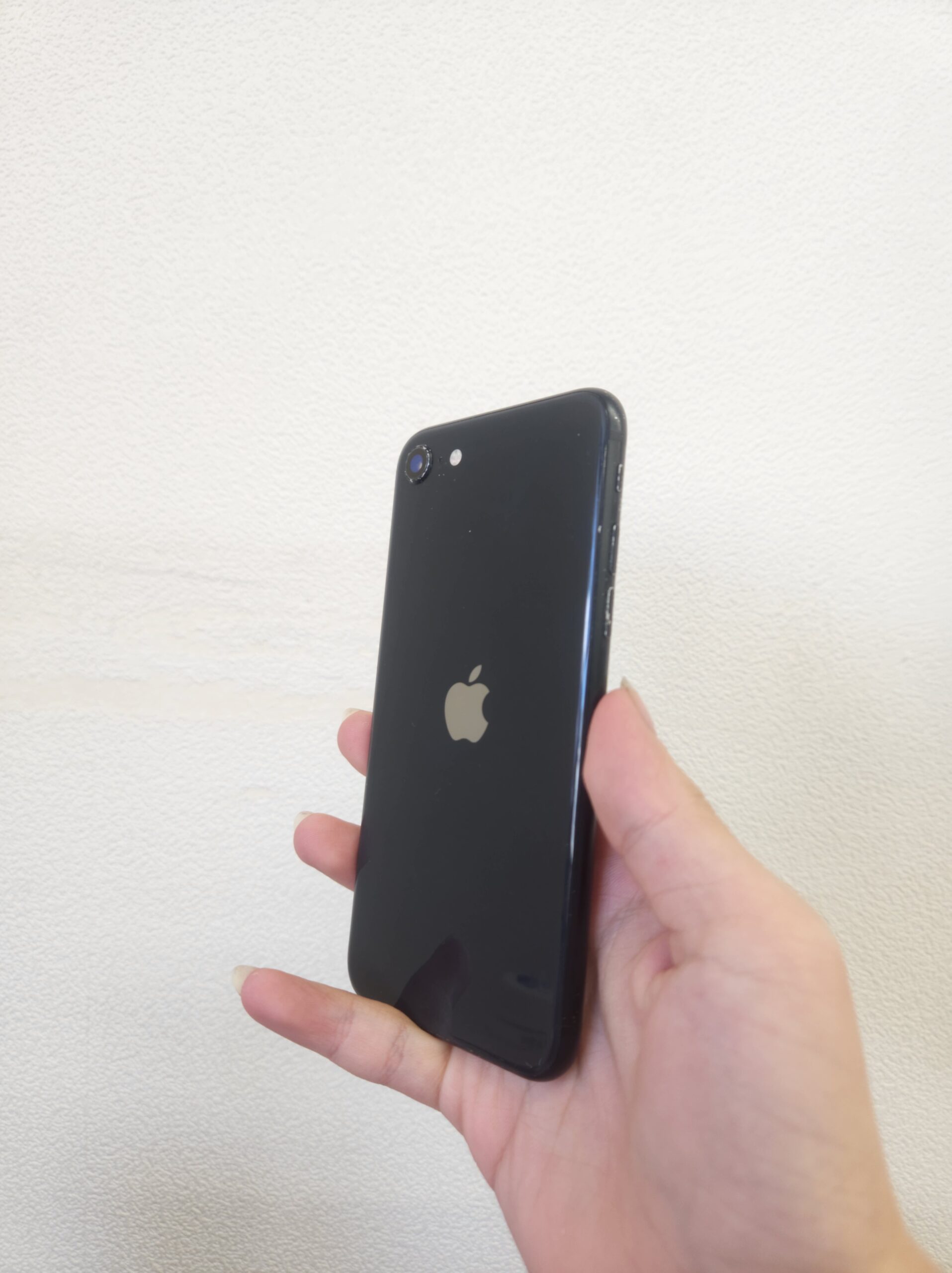iPhoneSE2 64GB ブラック docomo ◯ 中古 本体のみ 【新宿南口店】