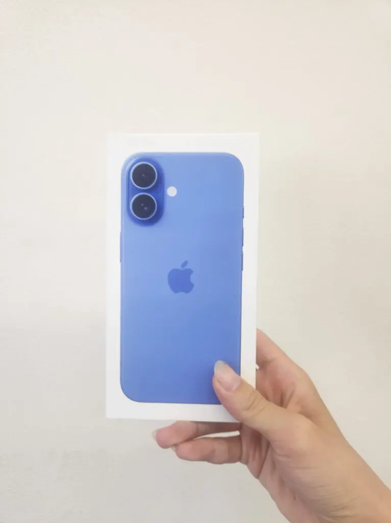 iPhone16 128GB ウルトラマリン au△ 新品開封品【新宿南口店