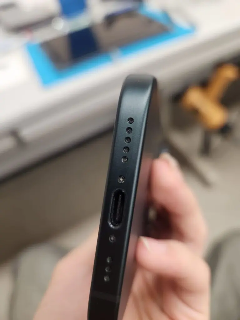 iPhone15 256GB ブラック SIMフリー版 中古 本体のみ 【新宿南口