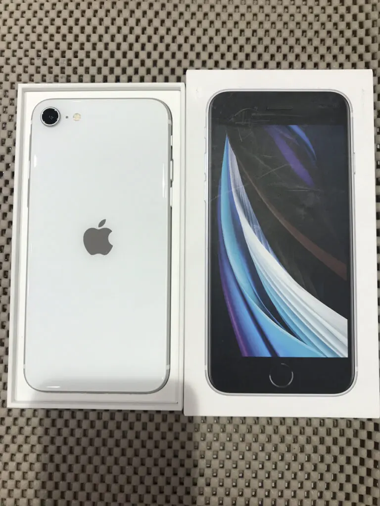 iPhoneSE2 64GB ホワイト 中古 docomo〇【COCO東急プラザ蒲田店