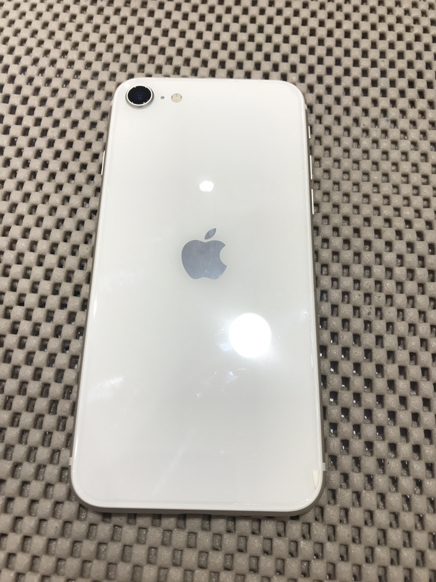 iPhoneSE3 64GB スターライト 中古 本体のみ au△【COCO東急プラザ蒲田店】