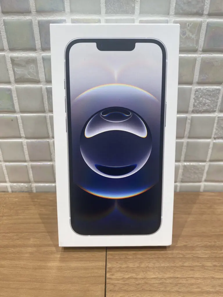 iPhone16e 128GB 本体 ほぼ新品 Amazon | iPhone 16e 128GB: Apple Intelligence のために設計