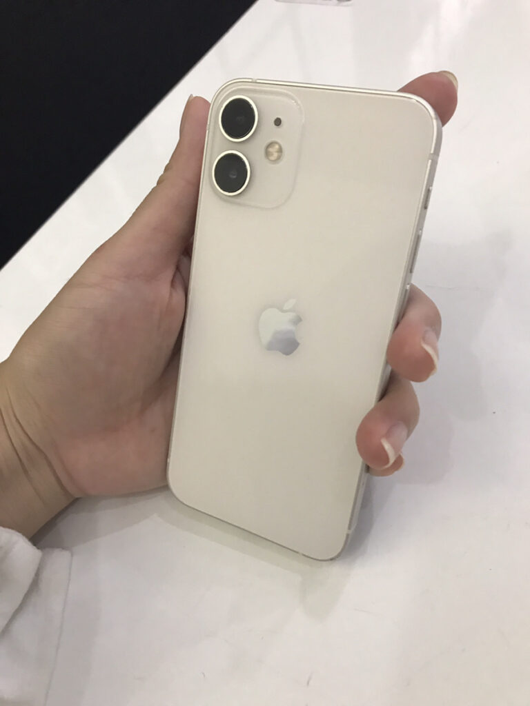 iphone iphone12mini 買取　新品　未開封　査定　買取　査定　川崎　スマホ　128GB　ブルー　グラファイト　パープル　シルバー　ホワイト　残債　分割　綺麗　減額　満足　iPhone修理工房　川崎日航店　日航ホテル　買取　買取クイック　docomo Softbank　KDDI　au　中古品　黒点　傷　カメラモード　写真　レンズ　サービス　バッテリー　劣化　美品　ケース跡