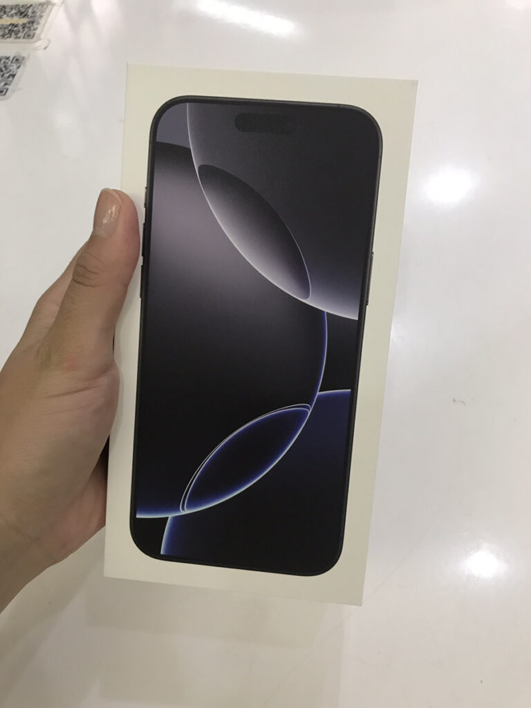 iphone iphone16ProMax 買取　新品　未開封　査定　買取　査定　川崎　スマホ　256GB　ブルー　グラファイト　パープル　シルバー　ホワイト　ブラックチタニウム　残債　分割　綺麗　減額　満足　iPhone修理工房　川崎日航店　日航ホテル　買取　買取クイック　docomo Softbank　KDDI　au　中古品　黒点　傷　カメラモード　写真　レンズ　サービス　バッテリー　劣化　美品　ケース跡