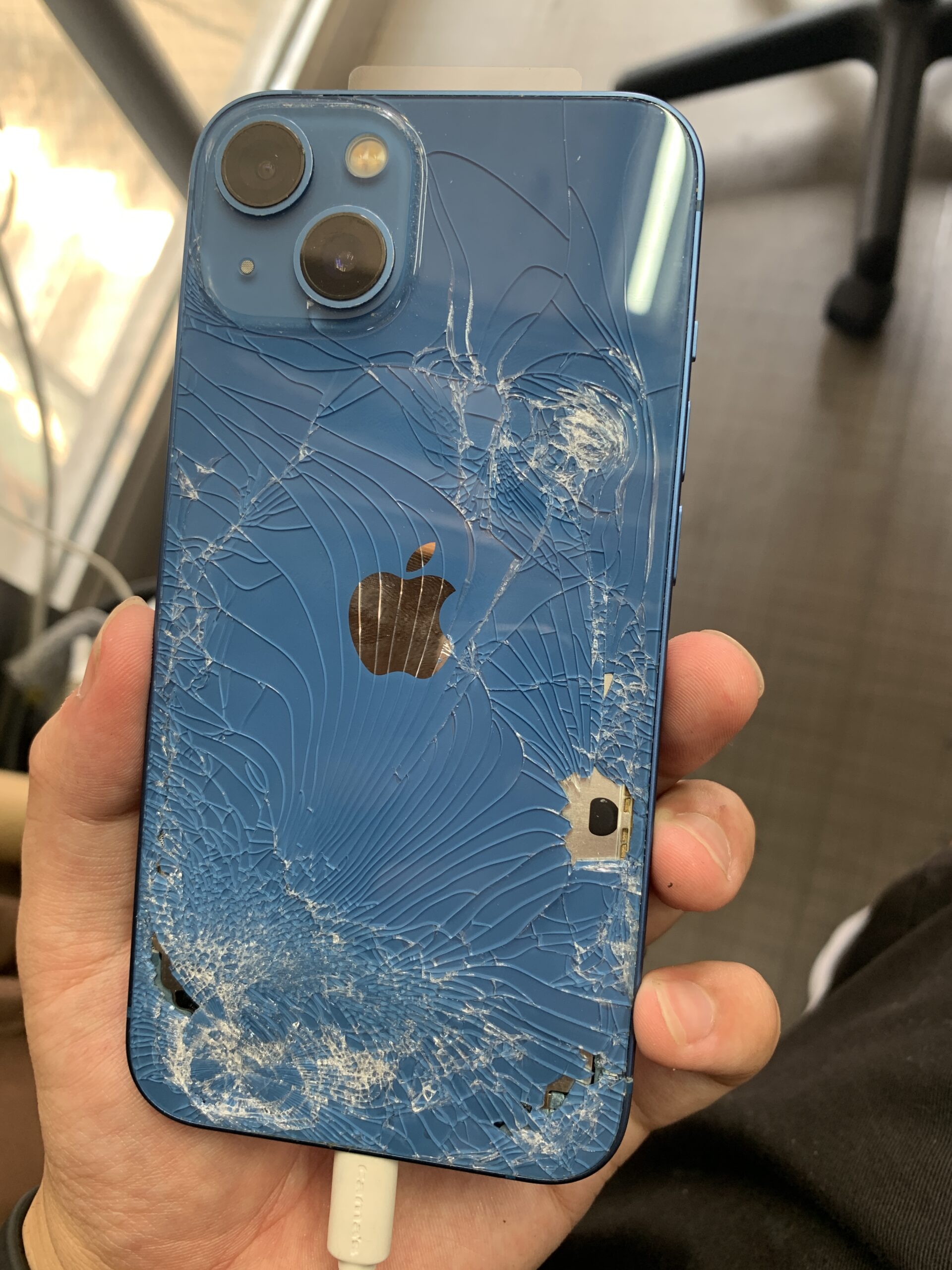【背面バキバキでもOK】スマホの買取、あきらめないで！