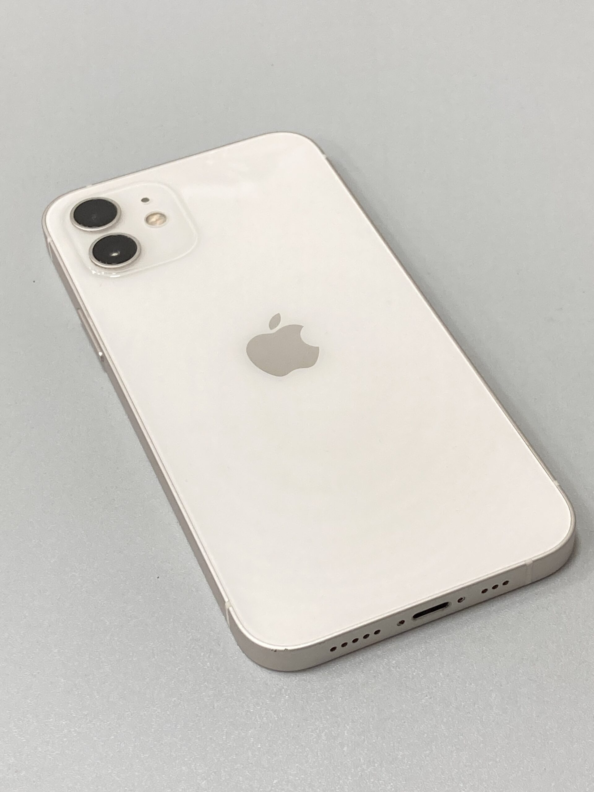 iPhone12 64GB ホワイト 中古 本体のみ docomo◯ 【平塚店】