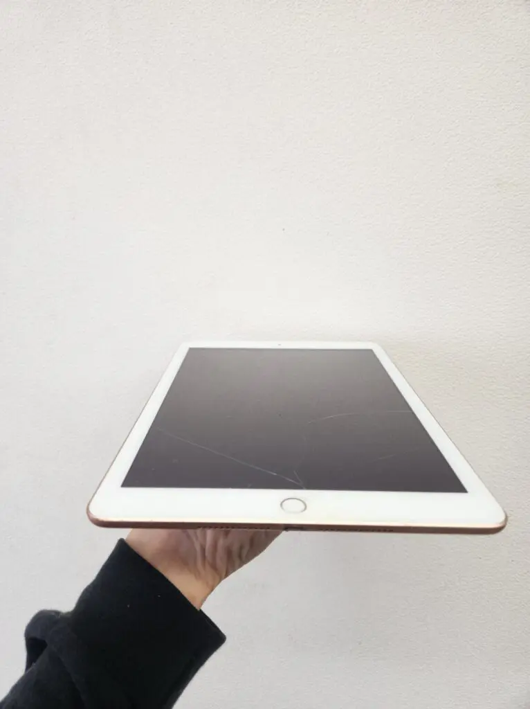 iPad 第6世代 セルラーモデル 32GB ゴールド Amazon.com: Apple iPad 9.7in 6th Generation WiFi + Cellular